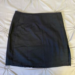 motel rocks sheny mini skirt in black